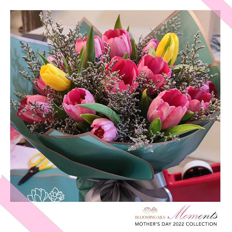 Moments Dutch Tulip Fields in Vase 20 Stem - Bloomingailsph