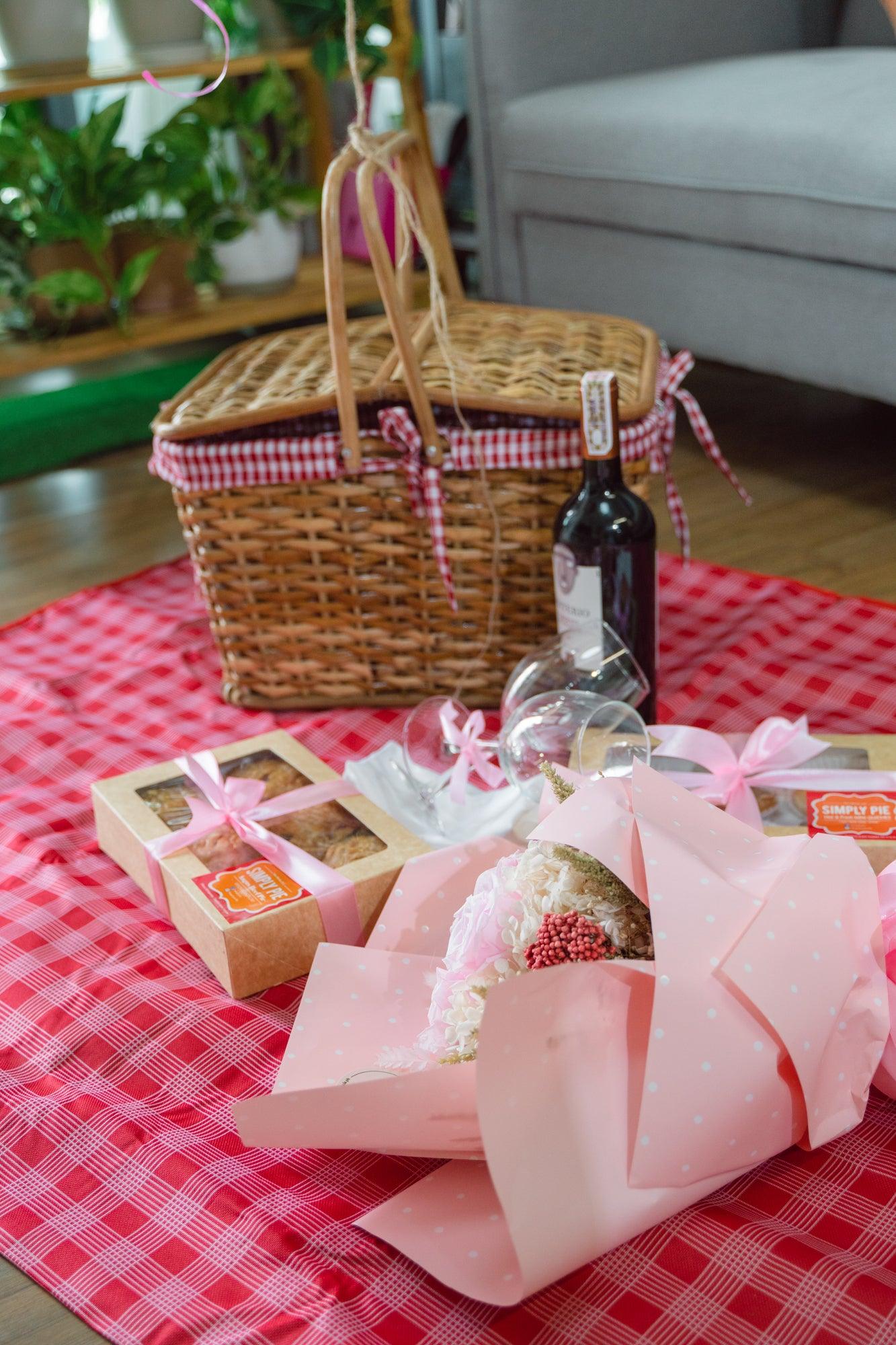 Love Is A Picnic Set - Bloomingailsph