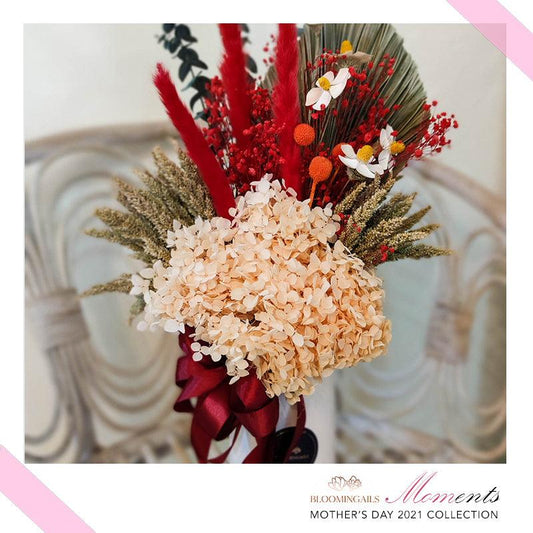 Passion - MOMents Dried Bouquet in Vase Medium - Bloomingailsph