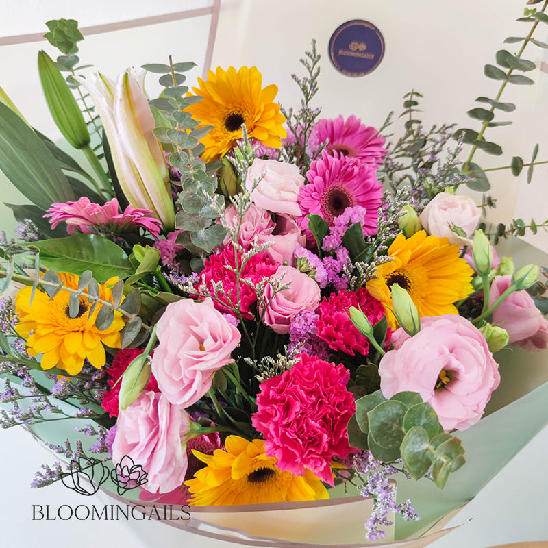 MOMents Florist Choice Large Bouquet - Bloomingailsph