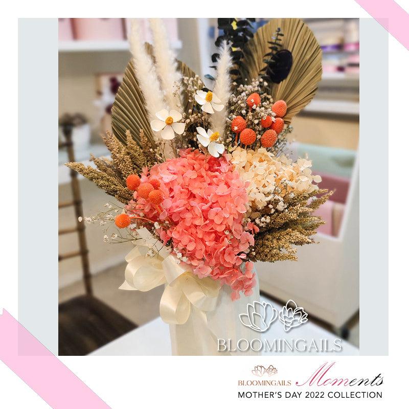 Moments Dried Bouquet in Vase - Bloomingailsph