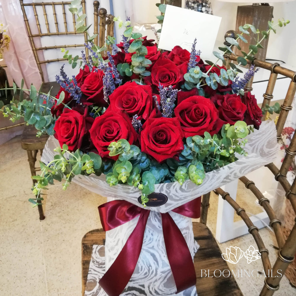 Ecuadorian Roses in Jewel Box or Glass Vase - Bloomingailsph